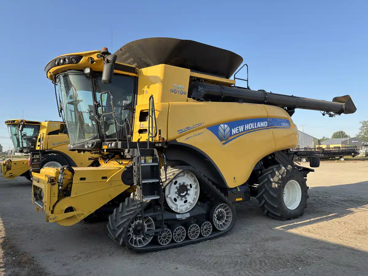 Gallery image 1 for 2021 New Holland CR8.90Z Combine