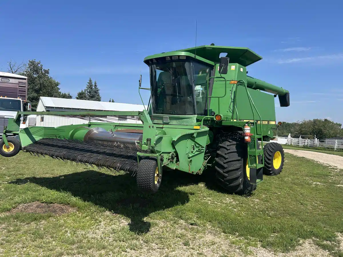 Gallery image 2 for Used 1993 John Deere 9600 Combine