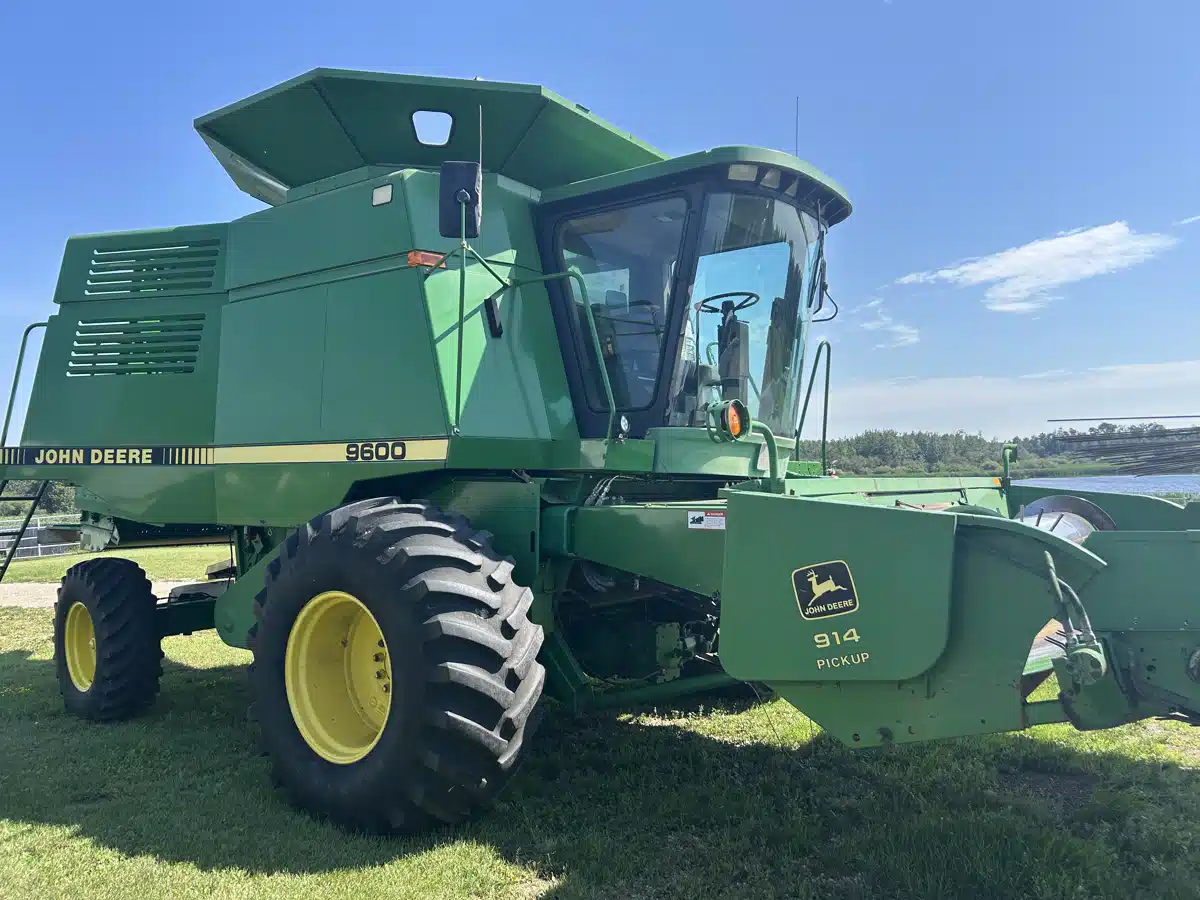 Gallery image 1 for Used 1993 John Deere 9600 Combine