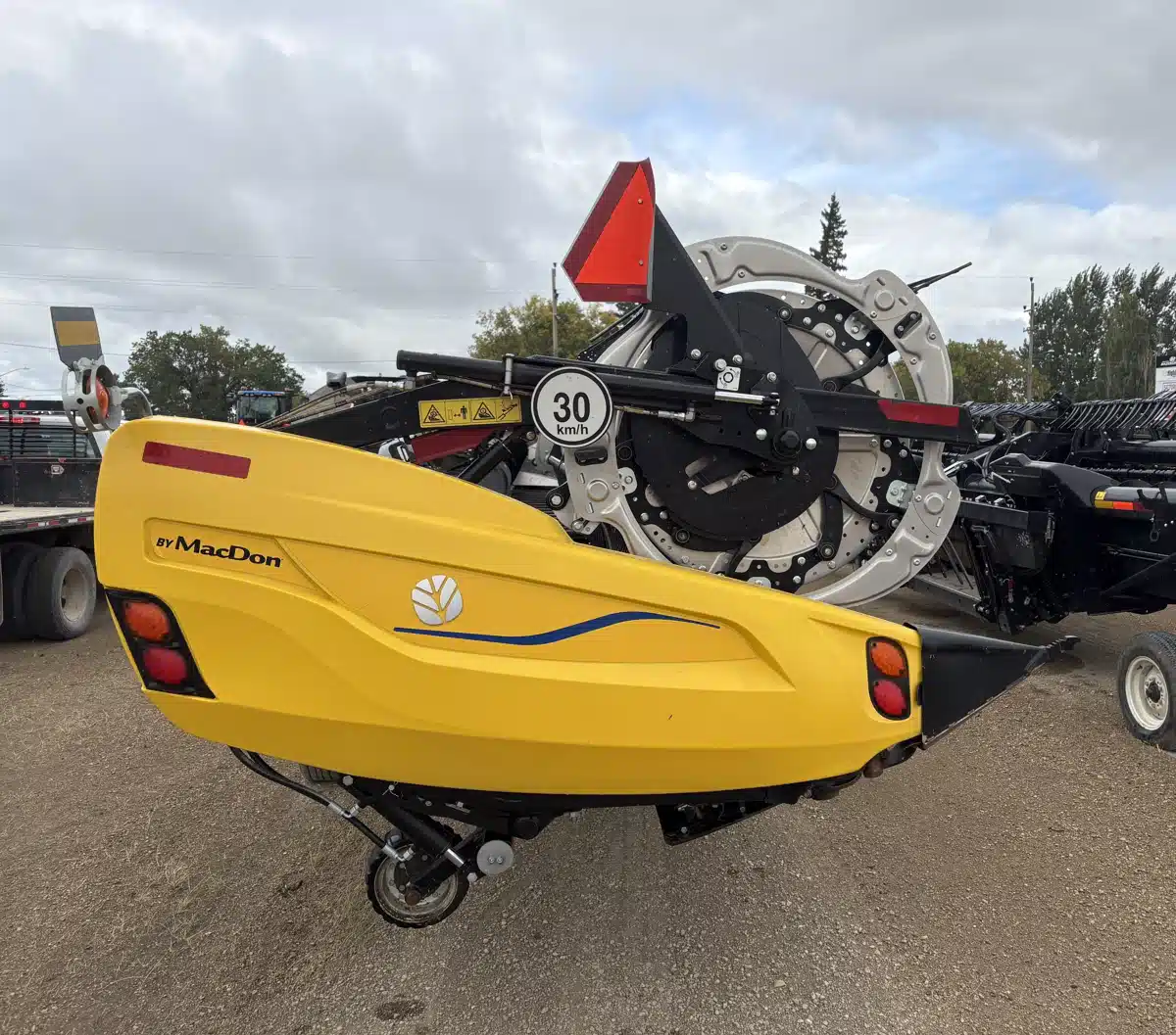Gallery image 2 for Used 2023 MacDon FD240 Header - Flex Draper