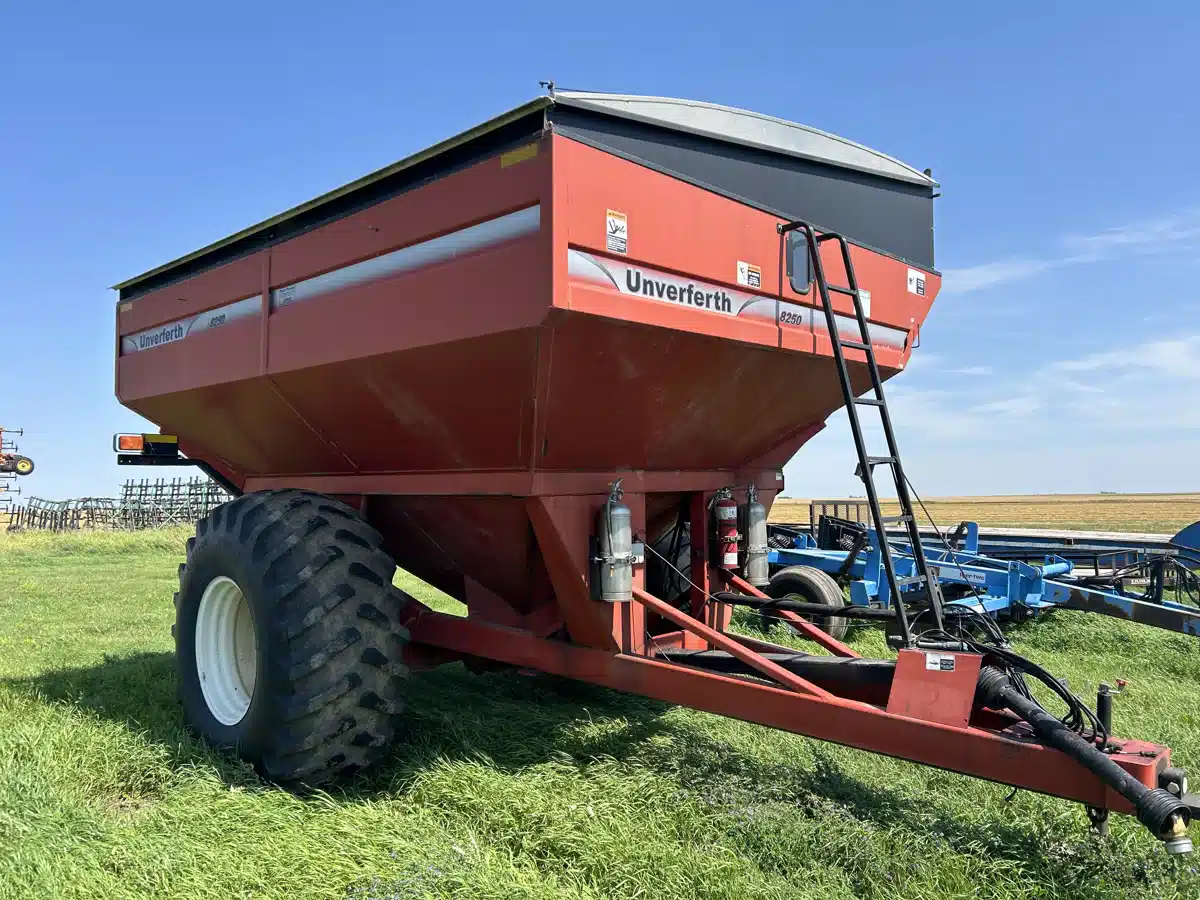 Gallery image 1 for Used 2005 Unverferth 8250 Grain Cart