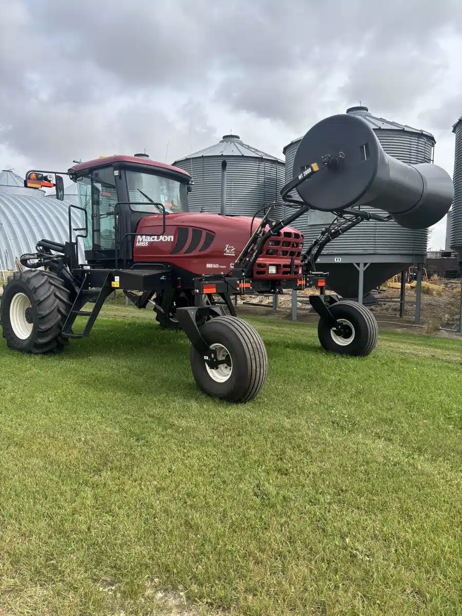 Gallery image 2 for Used 2016 MacDon M155E4 Windrower