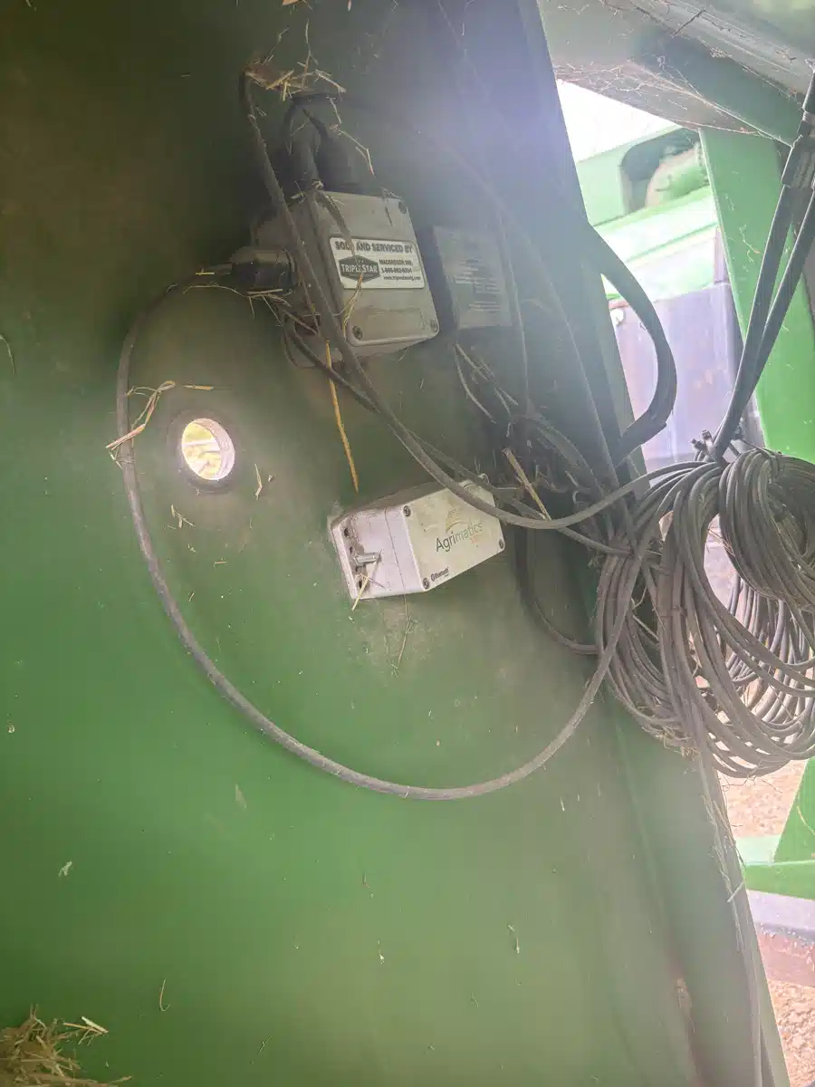 Gallery image 2 for Used 2010 J&M 750 Grain Cart