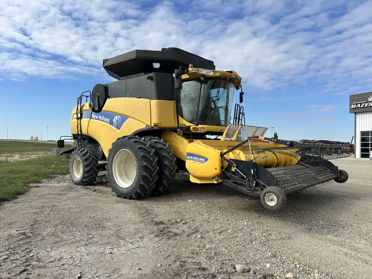 Gallery image 2 for Used 2012 New Holland CX8090 Combine