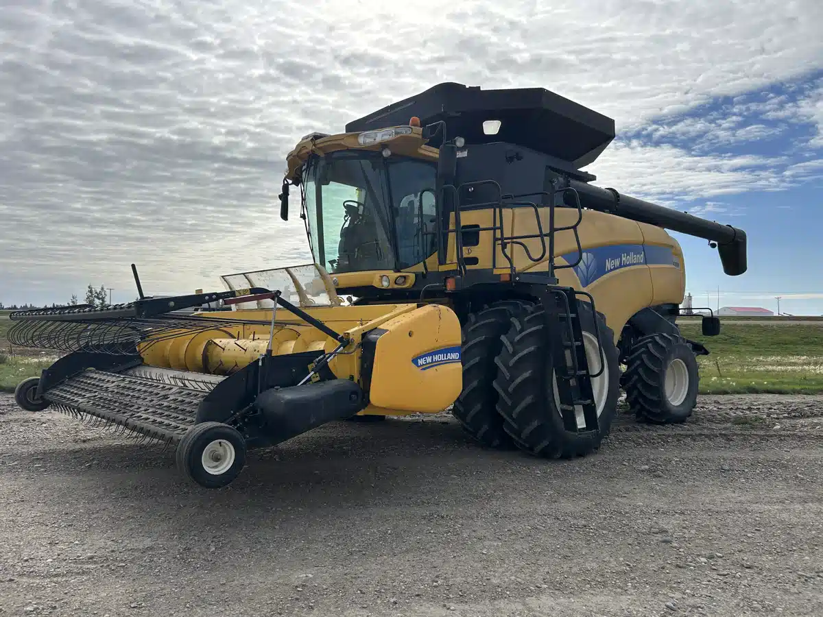 Gallery image 1 for Used 2012 New Holland CX8090 Combine