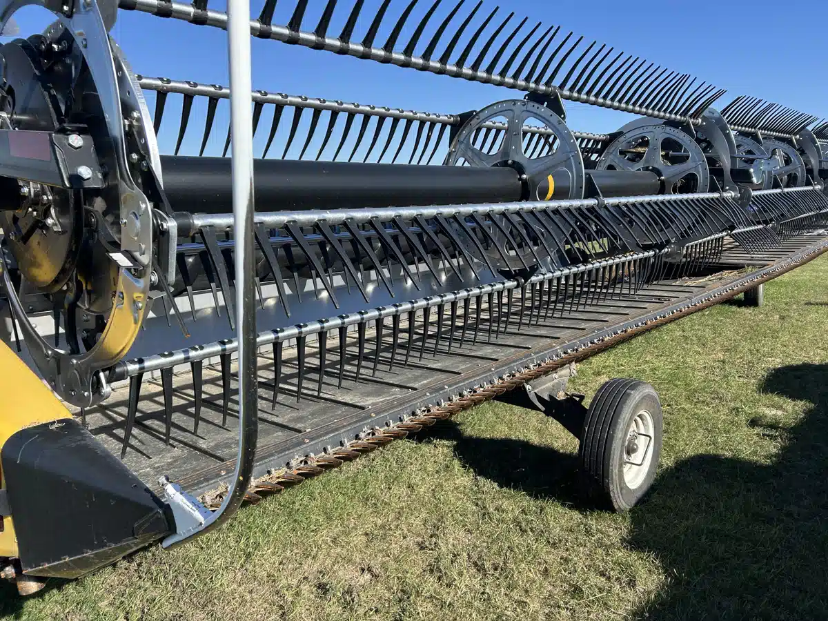 Gallery image 2 for 2024 MacDon FD240 Header - Flex Draper