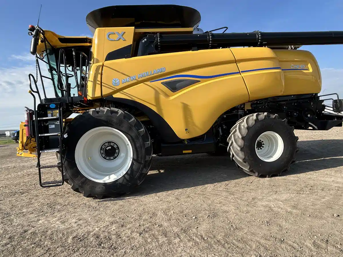 Gallery image 2 for 2024 New Holland CX8.80 Combine