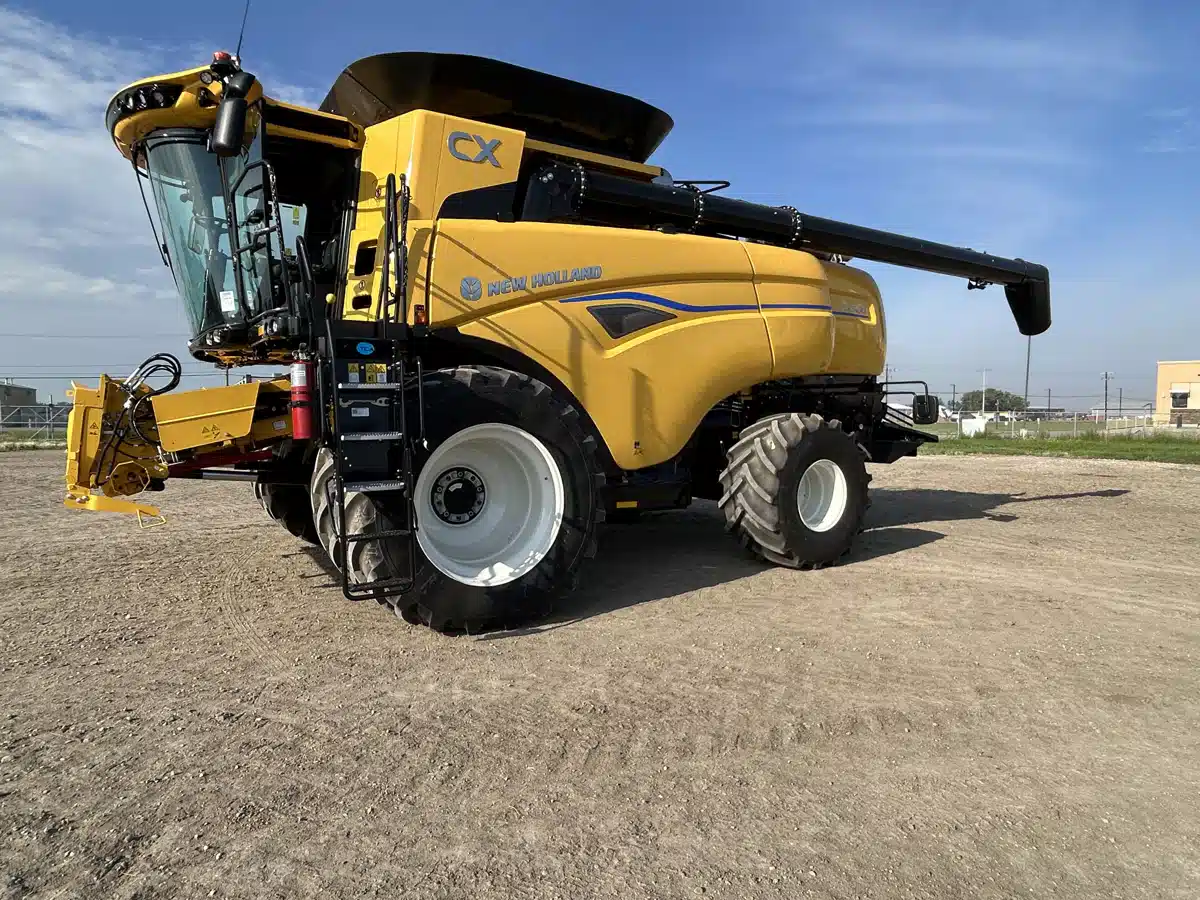 Gallery image 1 for 2024 New Holland CX8.80 Combine