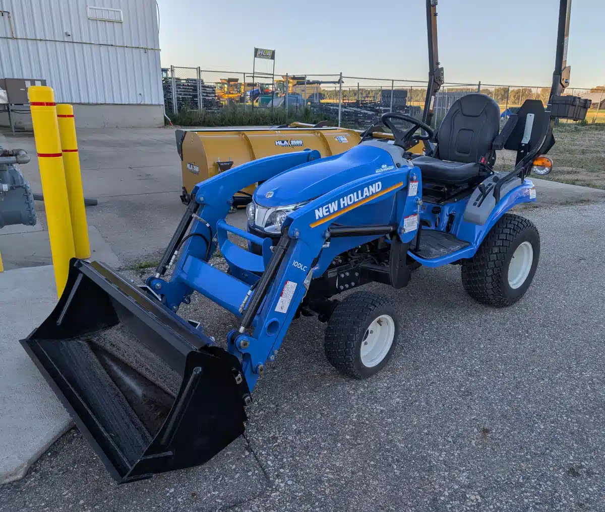 Gallery image 1 for New 2025 New Holland WORKMASTER 25S Tractor