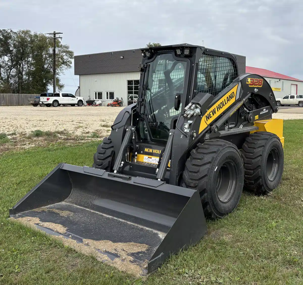 Gallery image 1 for New 2025 New Holland L328 Skid Steer