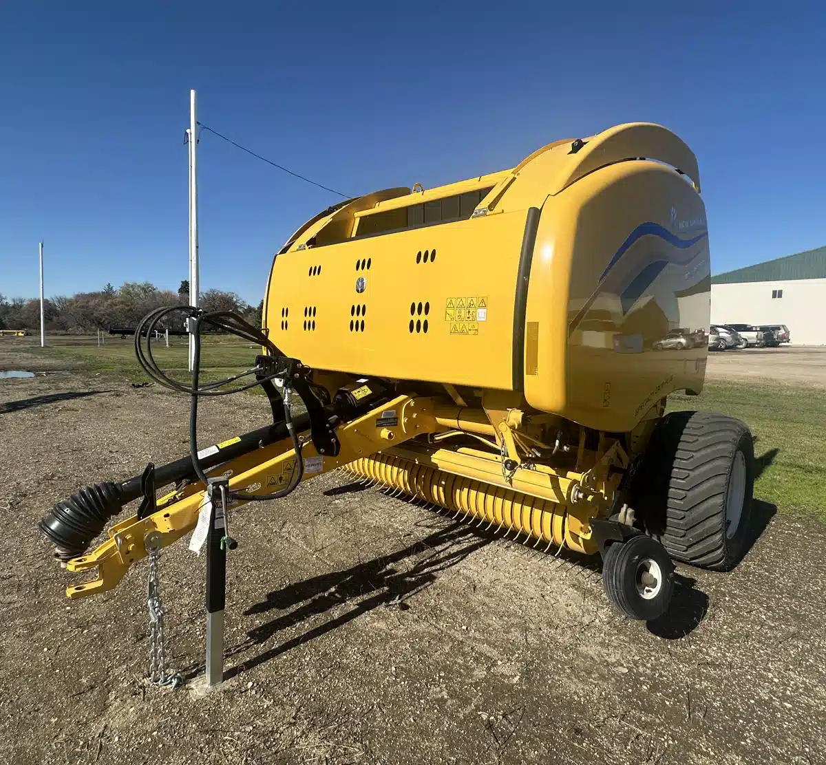 Gallery image 1 for New 2024 New Holland ROLL-BELT 560 Round Baler