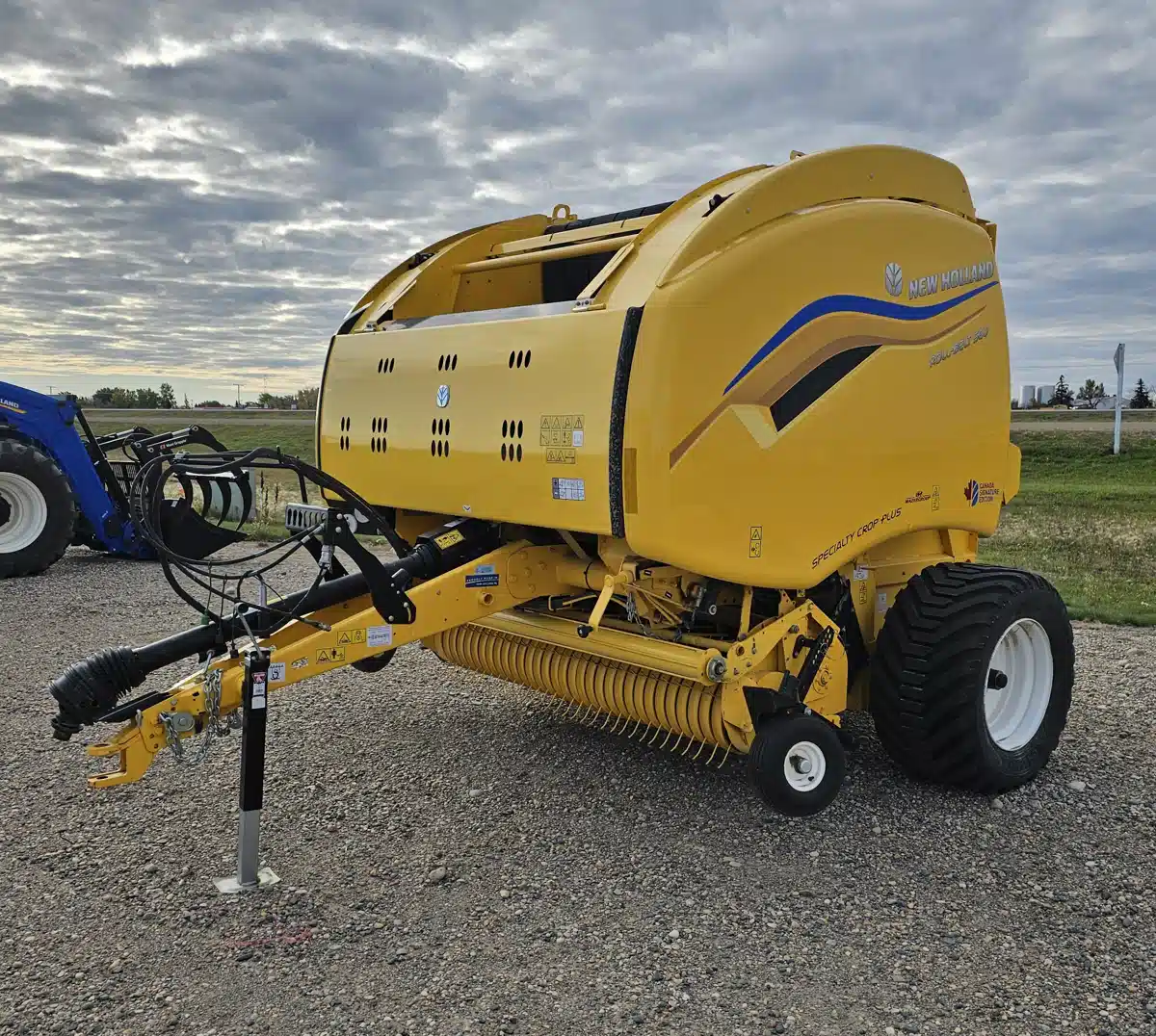 Gallery image 1 for New 2024 New Holland ROLL-BELT 560 Round Baler