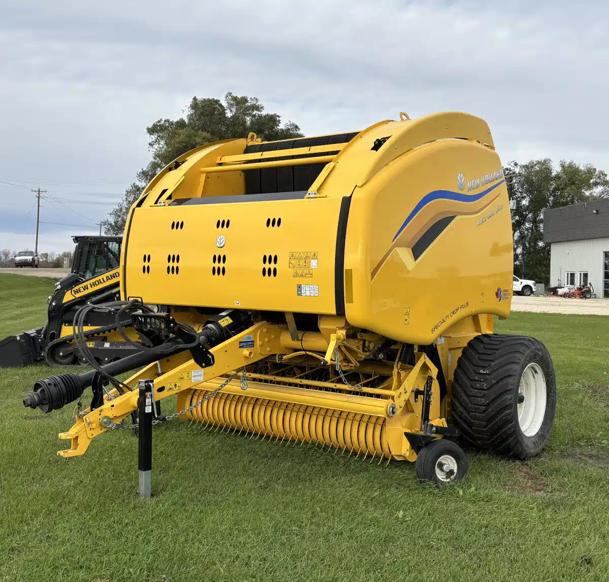 Gallery image 1 for New 2024 New Holland ROLL-BELT 560 Round Baler
