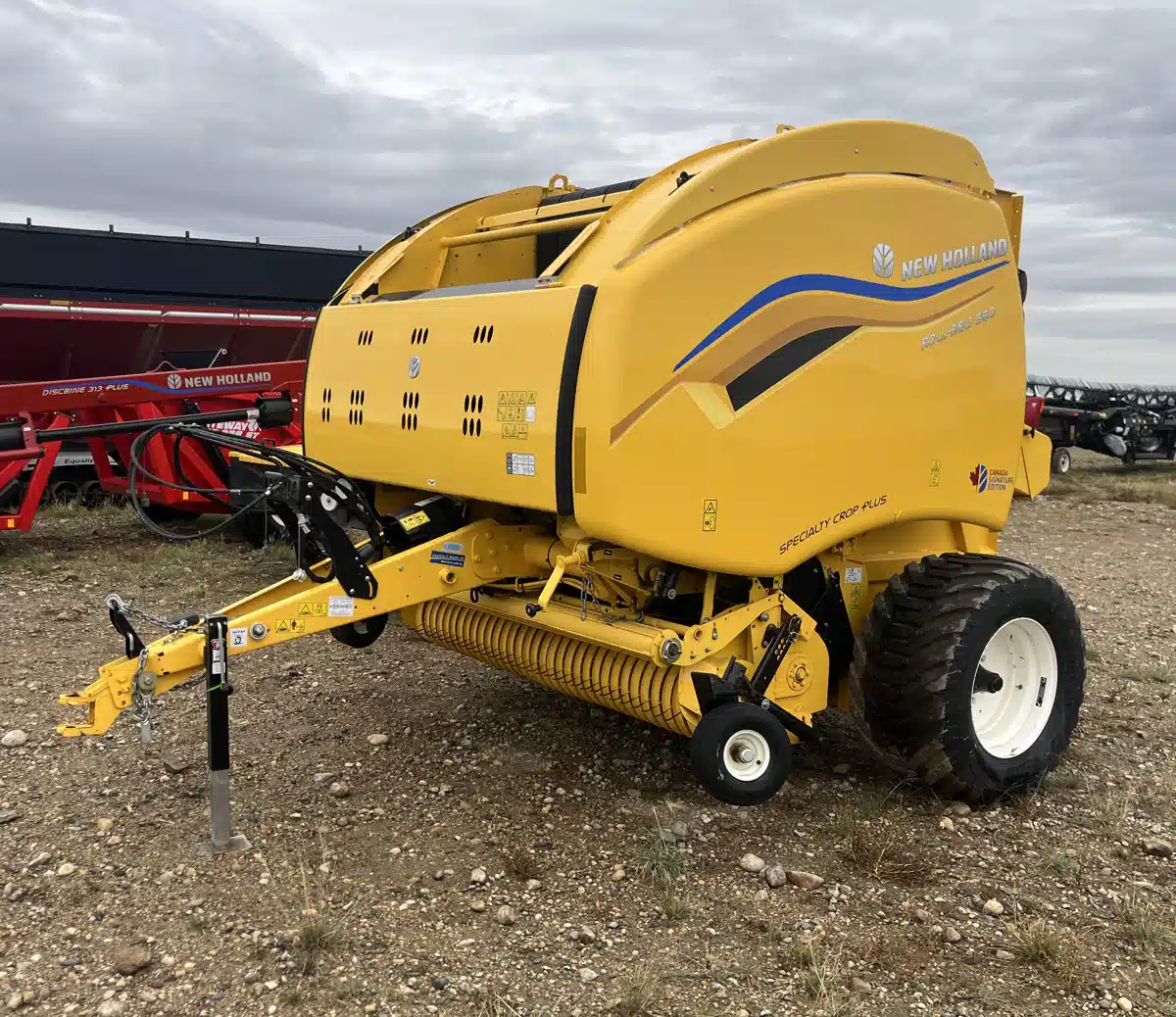 Gallery image 1 for New 2024 New Holland ROLL-BELT 560 Round Baler