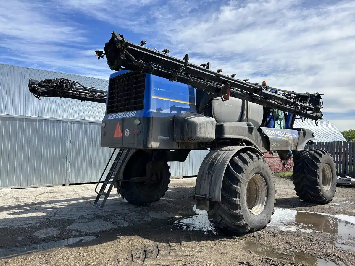 Gallery image 2 for Used 2014 New Holland SP.365F Sprayer - Self Propelled