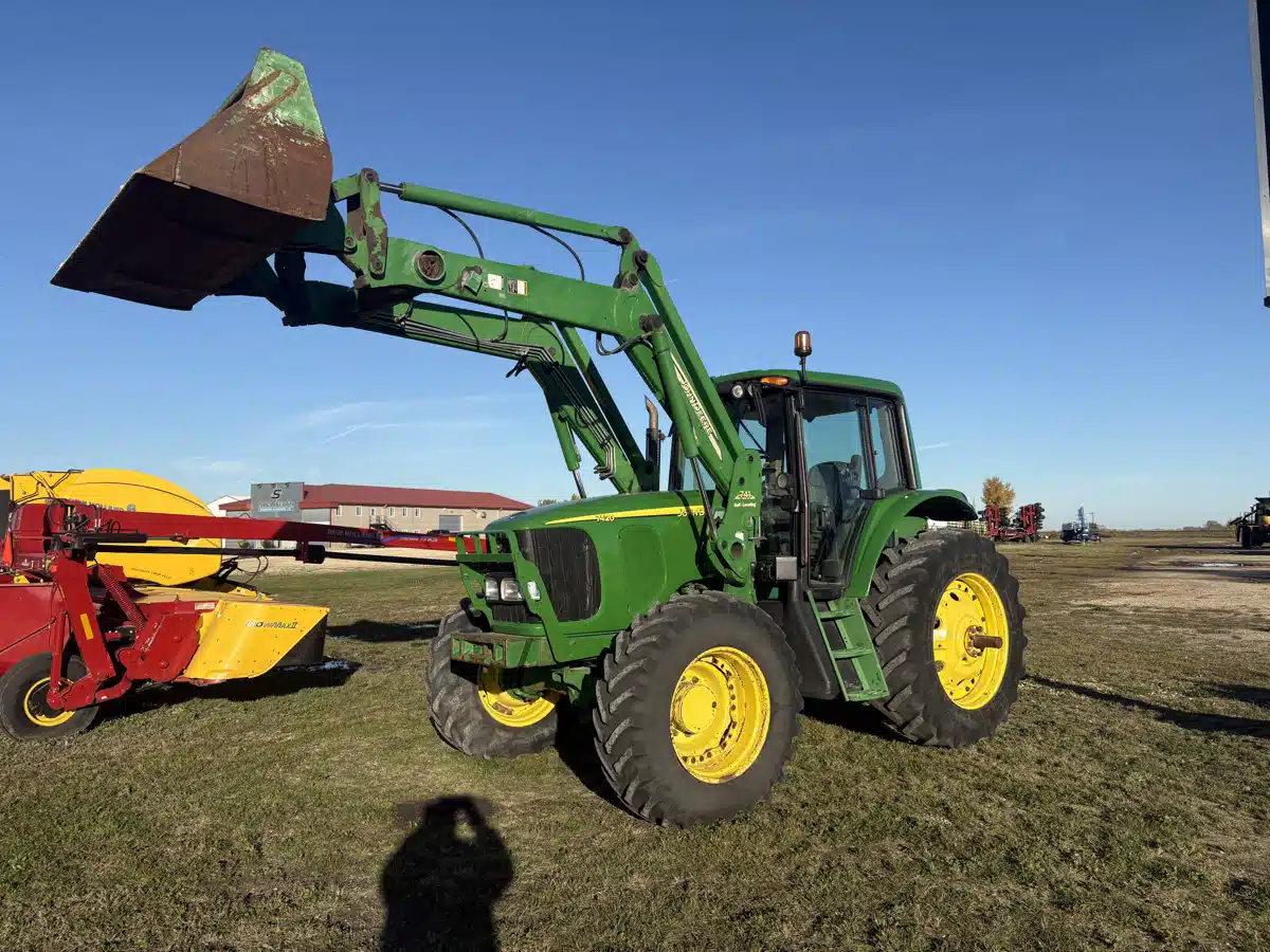 Gallery image 1 for Used 2004 John Deere 7420 Tractor