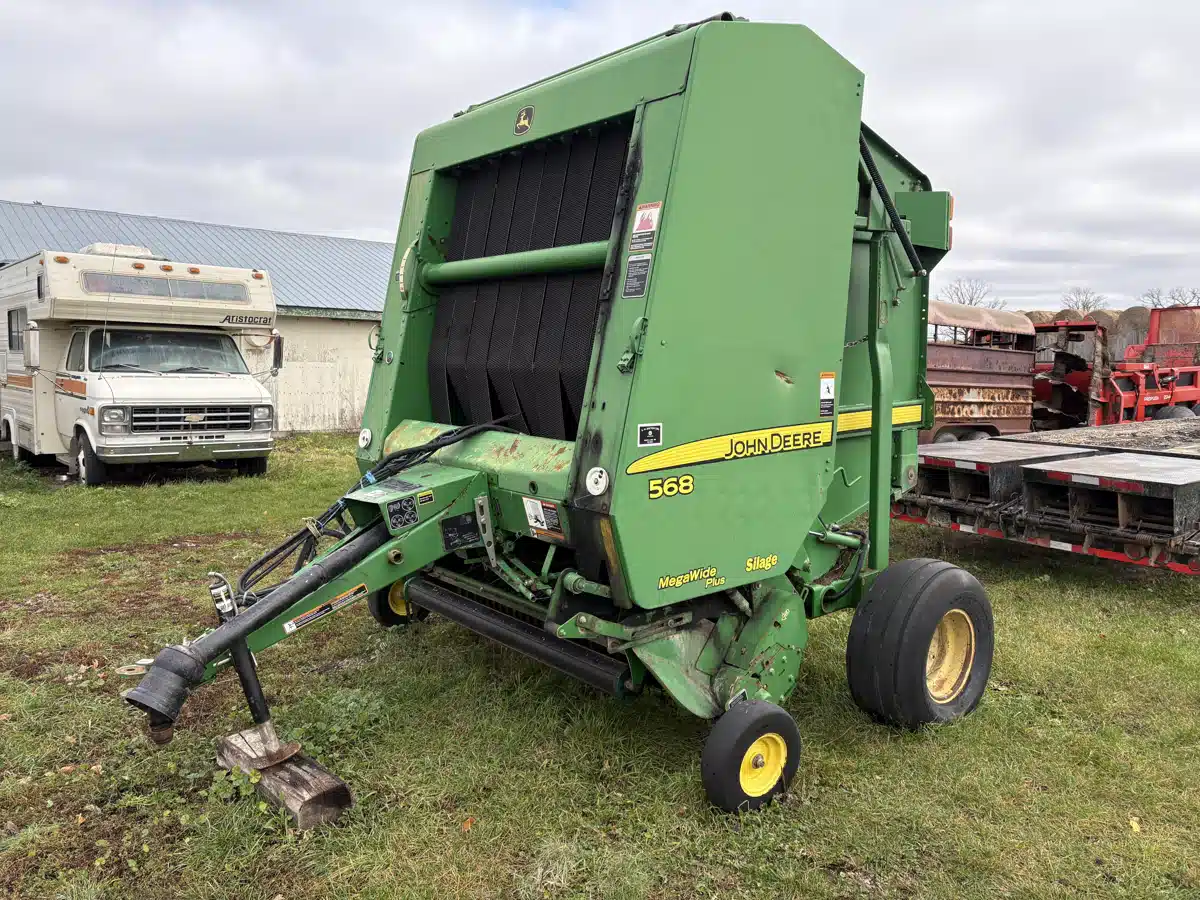 Gallery image 1 for Used 2009 John Deere 568 Round Baler