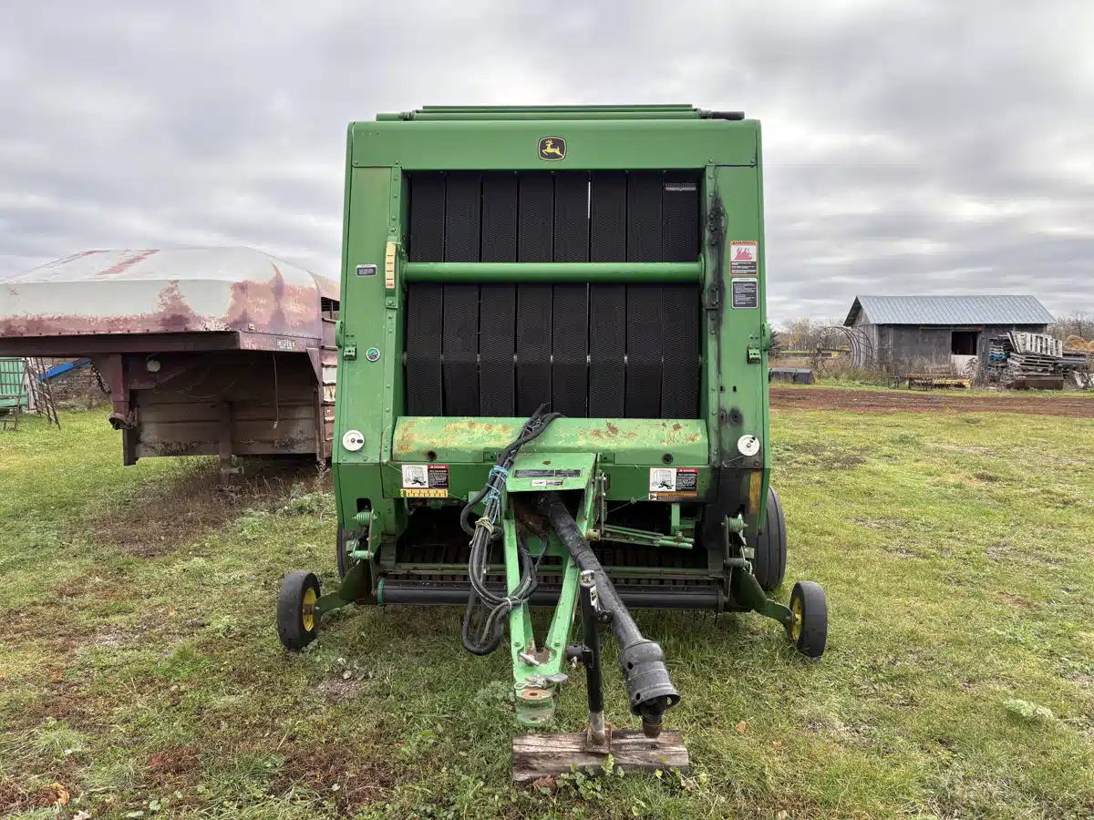 Gallery image 2 for Used 2009 John Deere 568 Round Baler