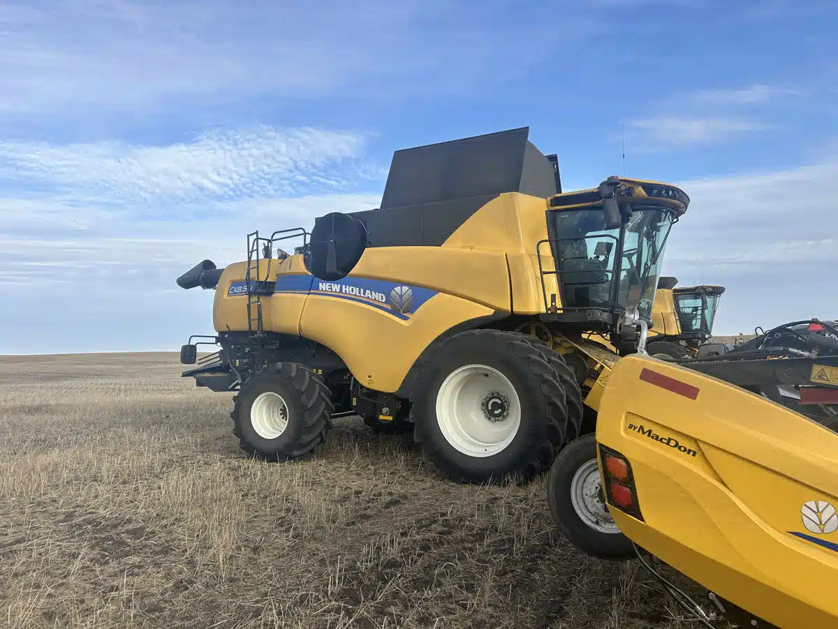 Gallery image 1 for 2023 New Holland CX8.80 Combine