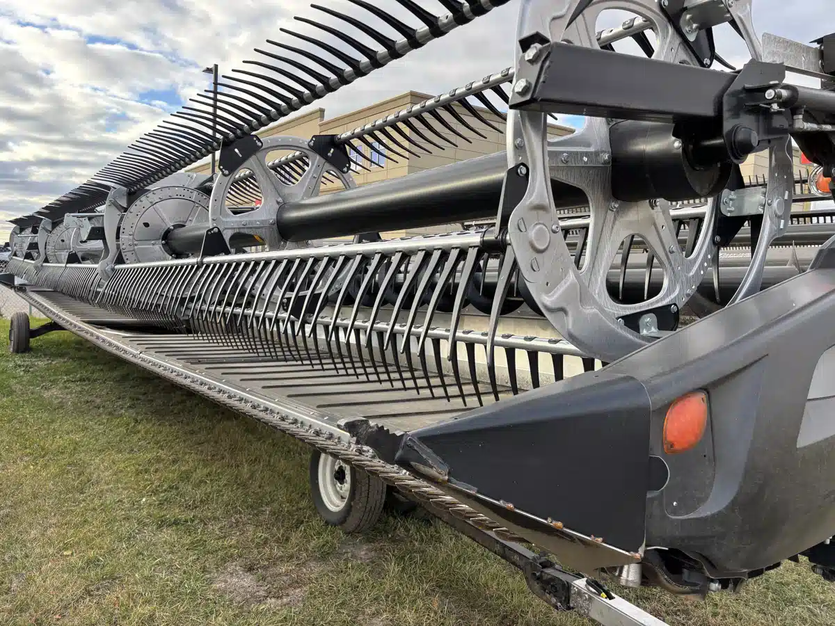 Gallery image 2 for Used 2022 CLAAS CONVIO F1380 Header - Draper