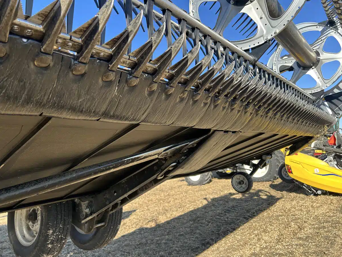 Gallery image 2 for 2023 MacDon FD240 Header - Flex Draper