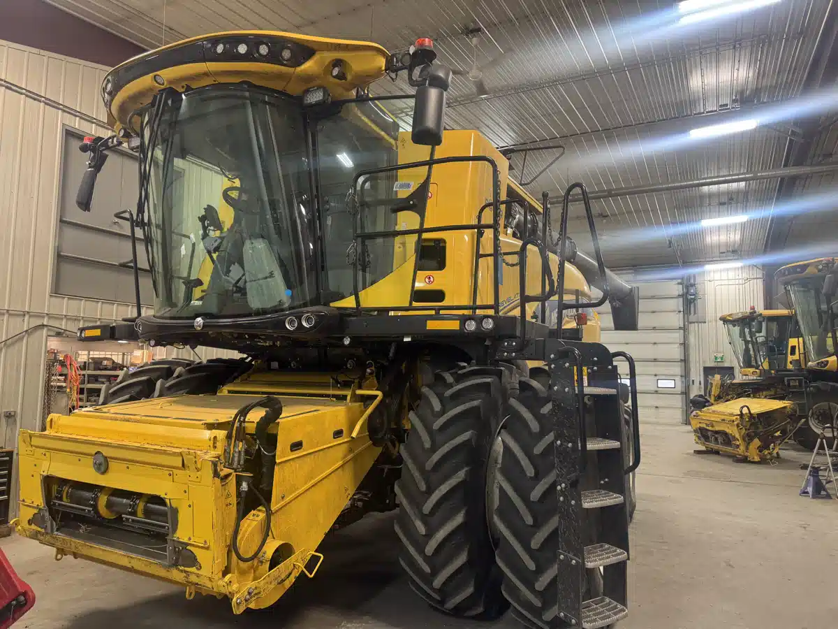 Gallery image 2 for 2019 New Holland CR9.90Z Combine
