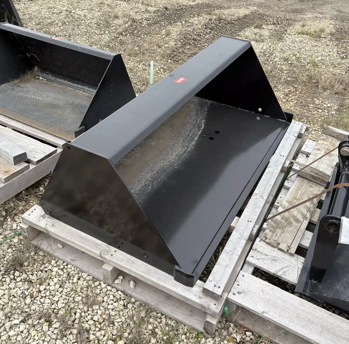 Gallery image 1 for New 2023 Toro BUCKET Tractor Loader