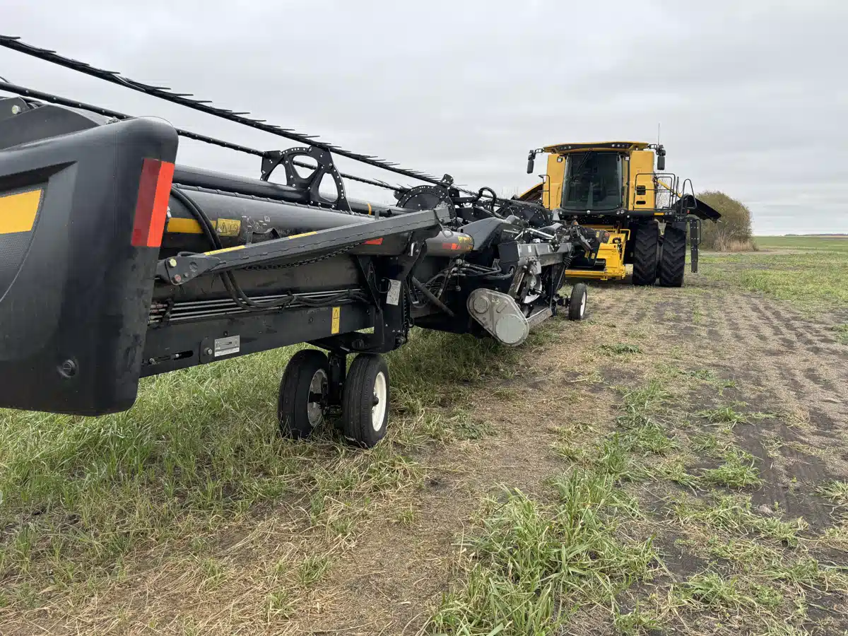 Gallery image 2 for 2016 MacDon FD75 Header - Flex Draper