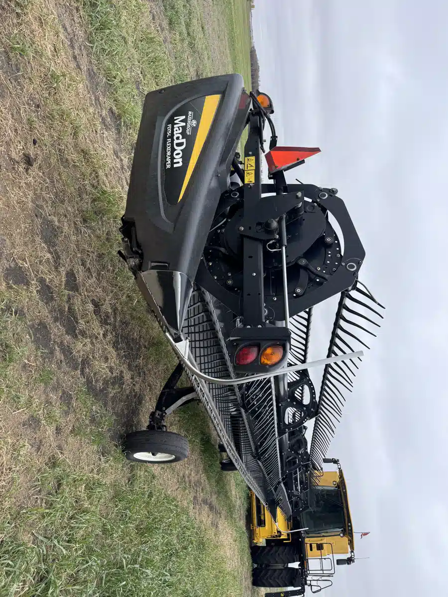 Gallery image 2 for 2016 MacDon FD75 Header - Flex Draper