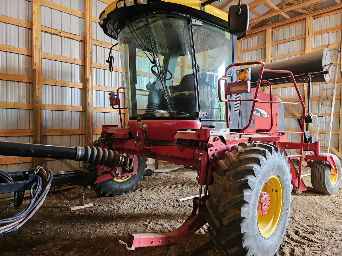 Gallery image 1 for 2007 New Holland HW325 Windrower