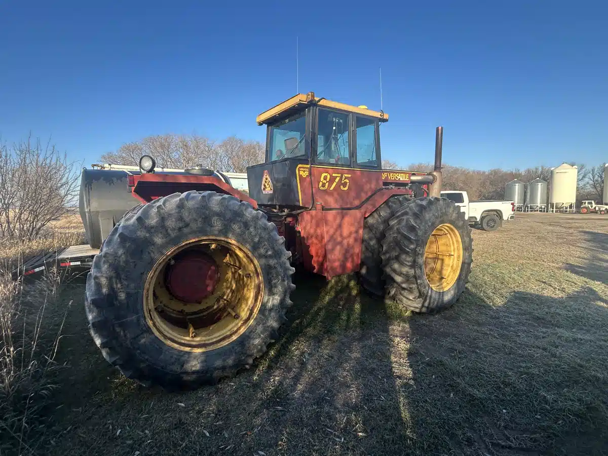 Gallery image 2 for 1981 Versatile 875 Tractor