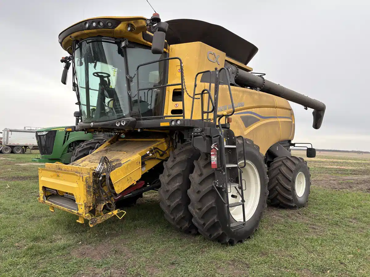 Gallery image 1 for 2024 New Holland CX8.80 Combine