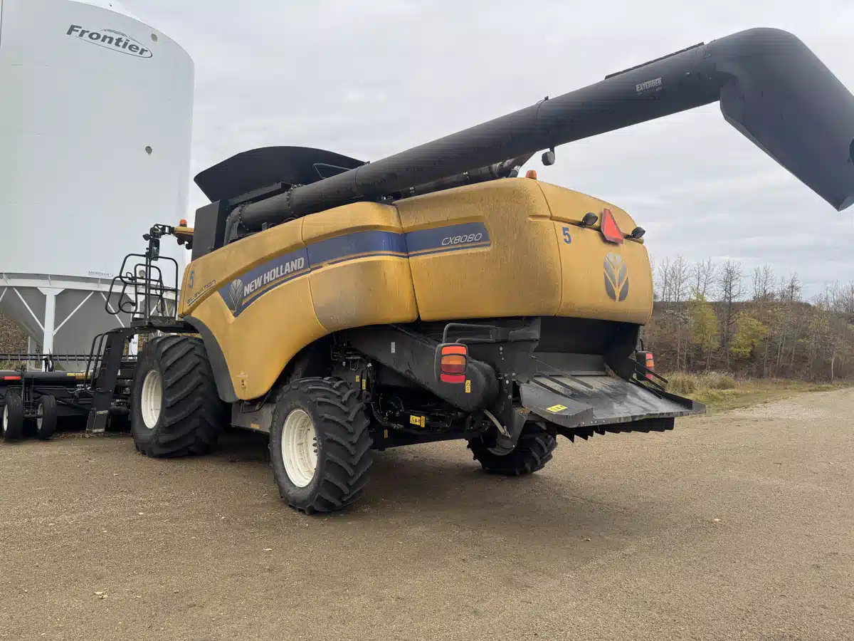 Gallery image 2 for 2014 New Holland CX8080 Combine