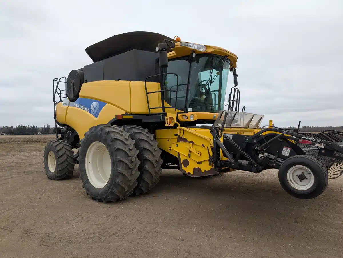 Gallery image 2 for 2009 New Holland CR9080 Combine