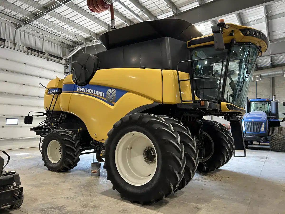 Gallery image 1 for 2016 New Holland CX8.80 Combine