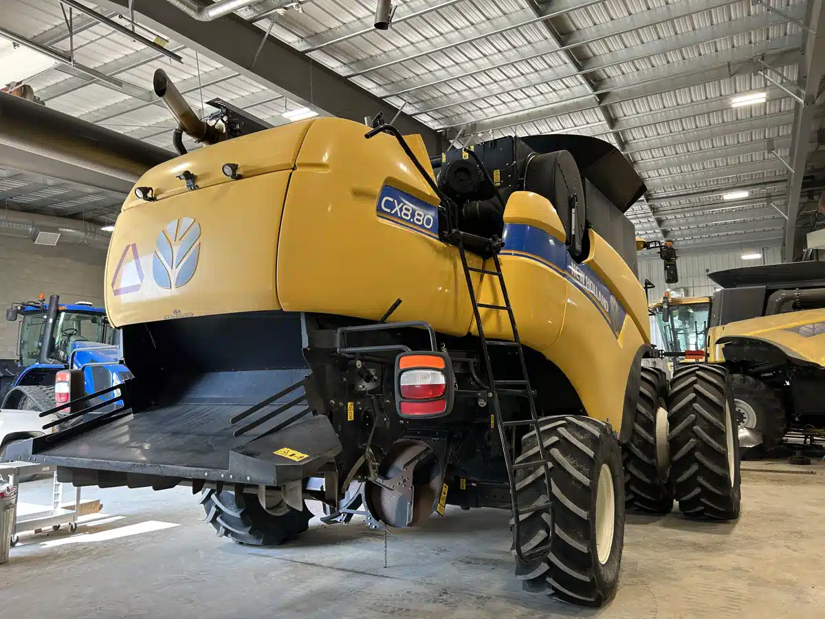 Gallery image 2 for 2016 New Holland CX8.80 Combine