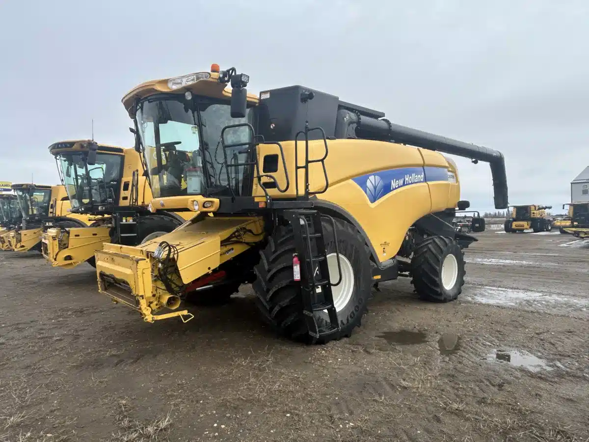 Photo de la Galerie 1 pour 2011 New Holland CX8080 Batteuse