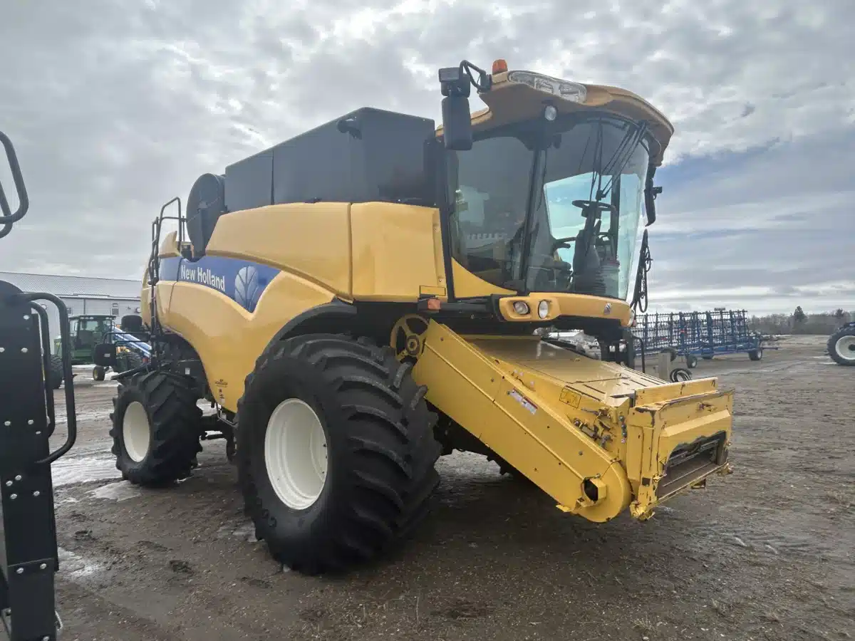 Photo de la Galerie 2 pour 2011 New Holland CX8080 Batteuse