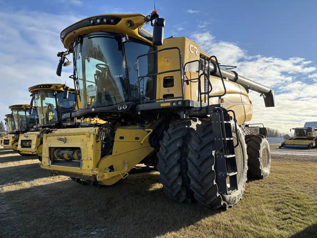 Gallery image 1 for 2024 New Holland CR9.90Z Combine
