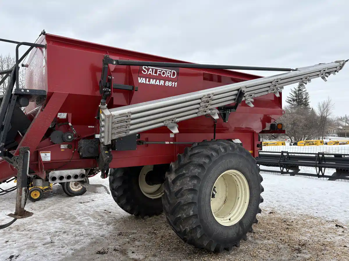 Gallery image 2 for 2017 Valmar 8611 Spreader - Fertilizer