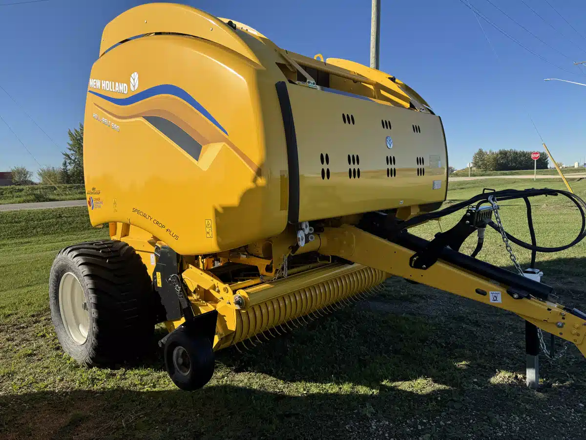 Gallery image 1 for 2024 New Holland ROLL-BELT 560 Round Baler