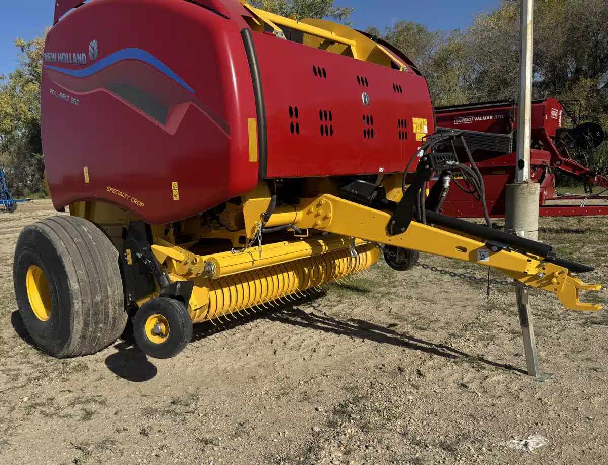 Gallery image 1 for 2025 New Holland ROLL-BELT 560 Round Baler