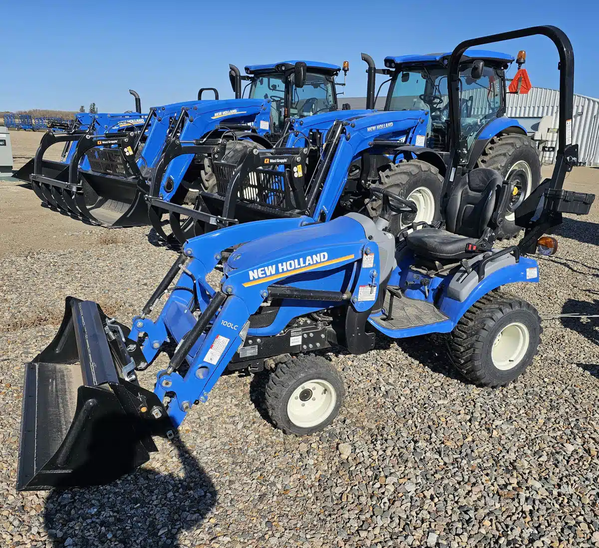 Gallery image 1 for 2025 New Holland WORKMASTER 25S Tractor