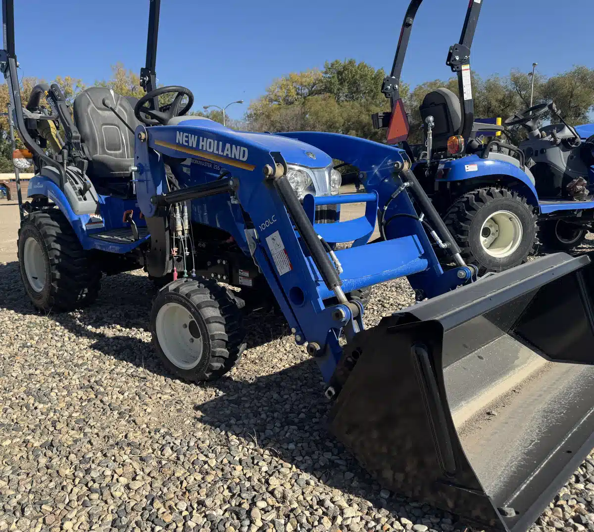 Gallery image 1 for 2025 New Holland WORKMASTER 25S Tractor