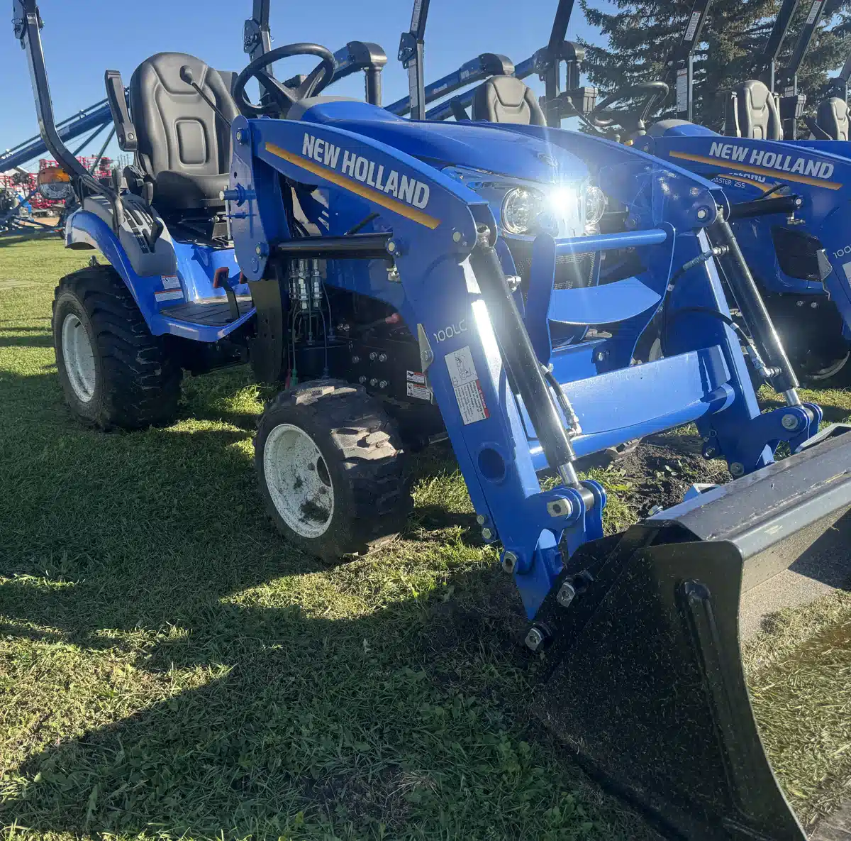 Gallery image 1 for 2025 New Holland WORKMASTER 25S Tractor