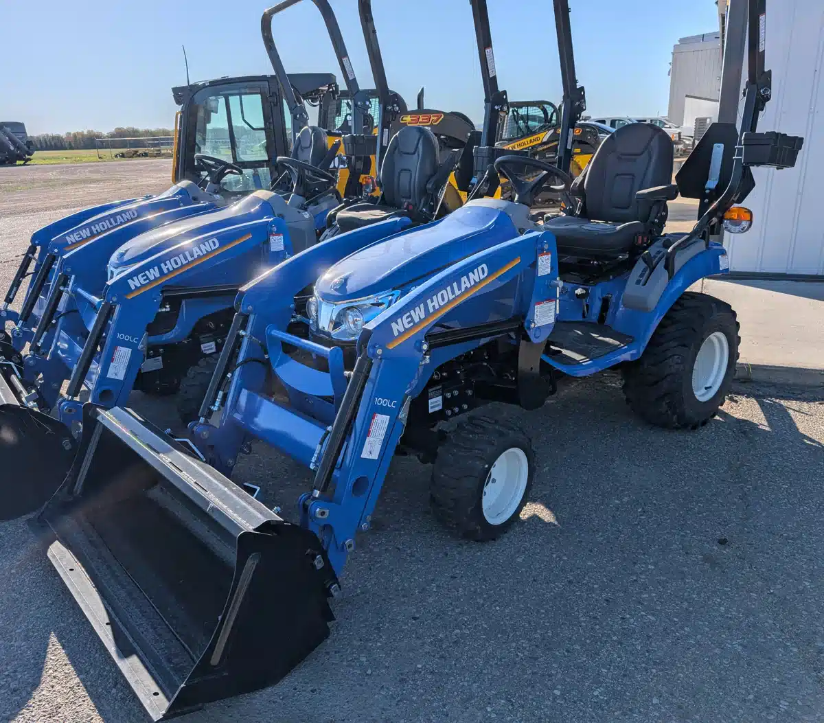Gallery image 1 for 2025 New Holland WORKMASTER 25S Tractor
