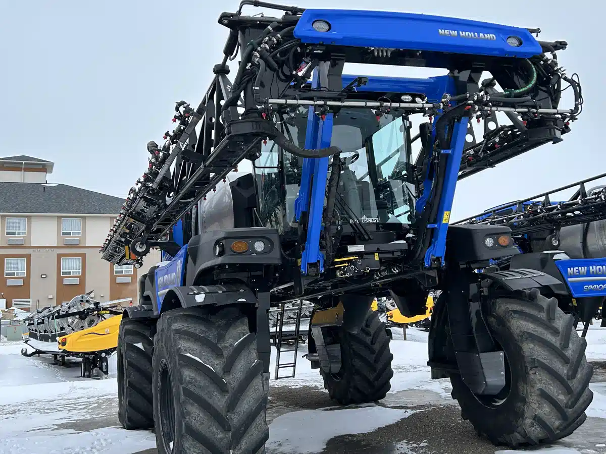 Photo de la Galerie 1 pour 2024 New Holland SP410F Arroseur - Automoteur