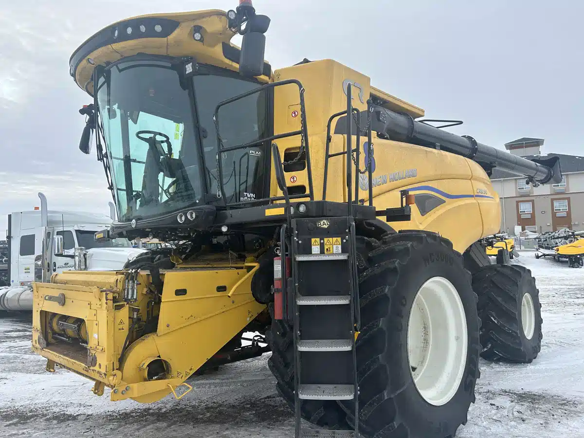 Gallery image 1 for 2024 New Holland CR8.90Z Combine