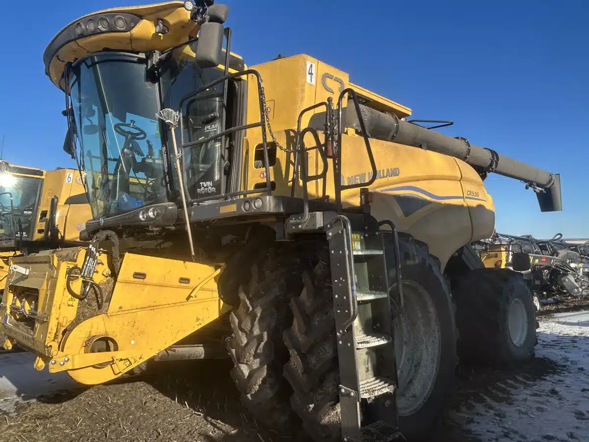 Gallery image 1 for 2025 New Holland CR9.90Z Combine