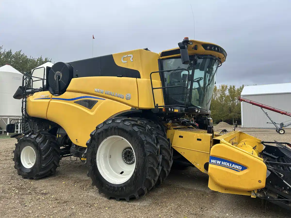 2025 New Holland CR9.90Z Combine